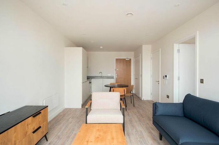 1 Bedroom Flat To Rent In Gillingham Gate Road, Chatham, ME4