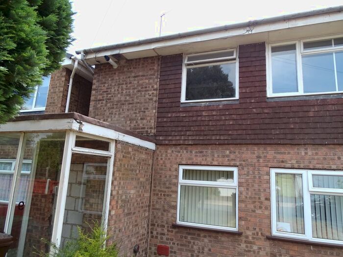 2 Bedroom Flat To Rent In Brunslow Close, Oxley, Wolverhampton WV10