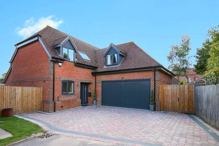 4 Bedroom Detached House To Rent In Church Gate, Thatcham, RG19