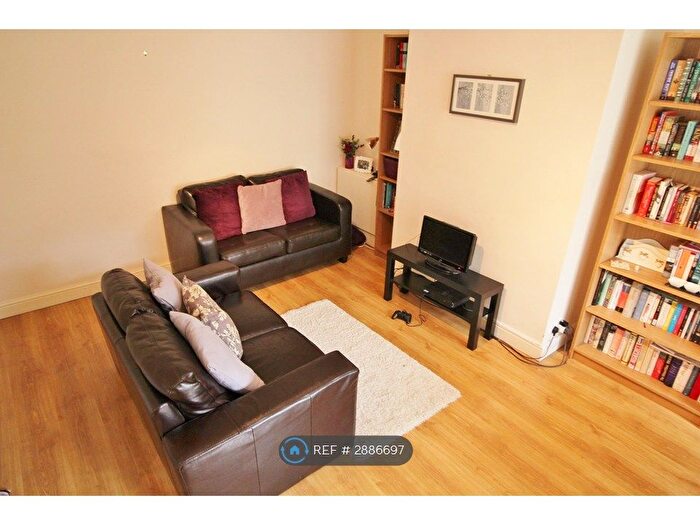 2 Bedroom Terraced House To Rent In Norman View, Leeds, LS5