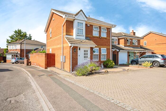 3 Bedroom Detached House For Sale In Lichfield Close, Kempston, Bedford, Bedfordshire, MK42