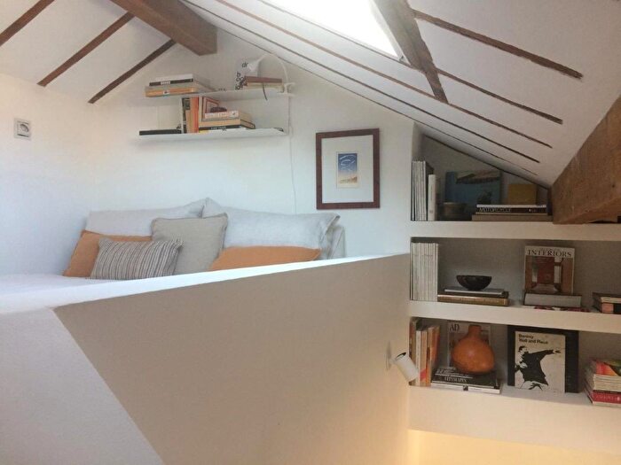 2 Bedroom Cottage To Rent In Lancaster Cottages, Richmond, TW10