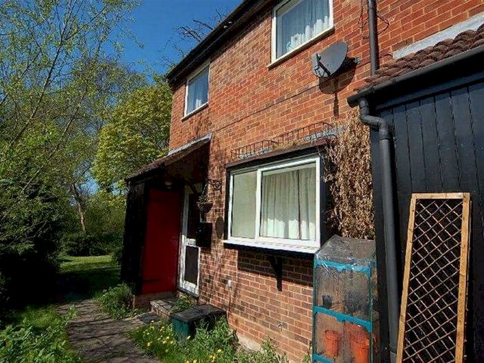 2 Bedroom House To Rent In Riverside Road, St Albans, AL1