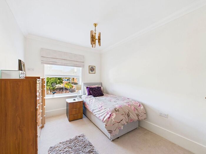 2 Bedroom Flat For Sale In Durrants Village, Faygate, RH12