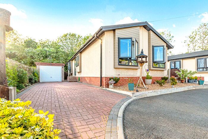 2 Bedroom Park Home For Sale In Springfield Park, Hinckley, LE10