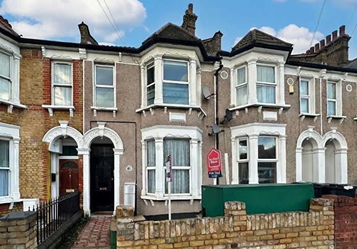 2 Bedroom Flat For Sale In A Honley Road, Catford, London, SE6