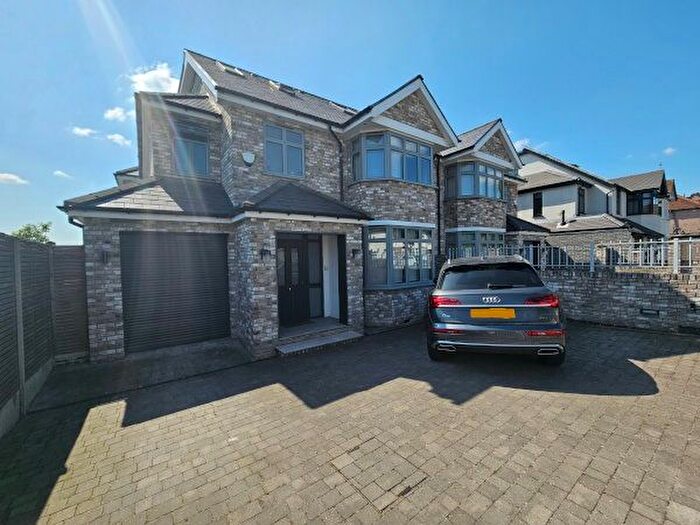 2 Bedroom Flat To Rent In Oakmead Gardens, Edgware, HA8