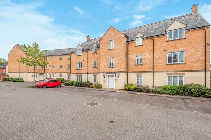 2 Bedroom Flat To Rent In Harvest Grove, Witney, OX28