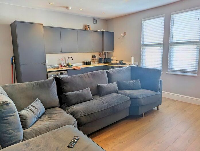 2 Bedroom Flat To Rent In West Street, Bedminster, Bristol, BS3