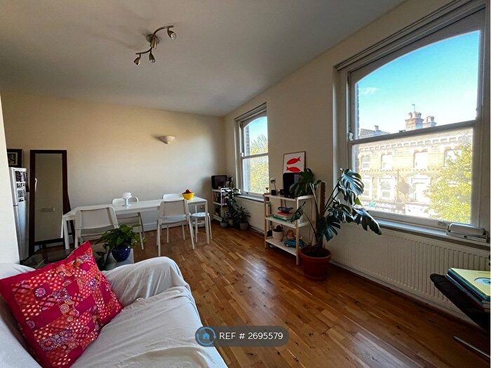 2 Bedroom Flat To Rent In Stoke Newington High Street, London, N16
