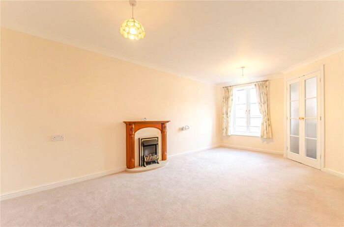 1 Bedroom Flat For Sale In Paynes Park, Hitchin, Hertfordshire, SG5