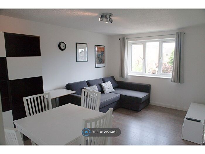 1 Bedroom Flat To Rent In Ringwood Gardens, London, E14