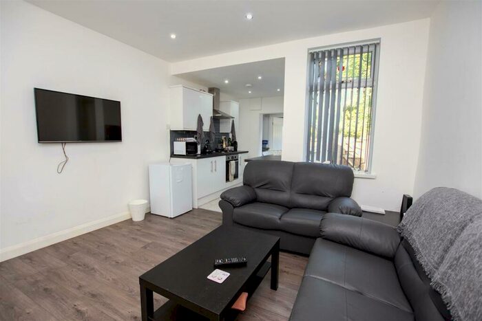 4 Bedroom House To Rent In Lottie Road, Birmingham, B29