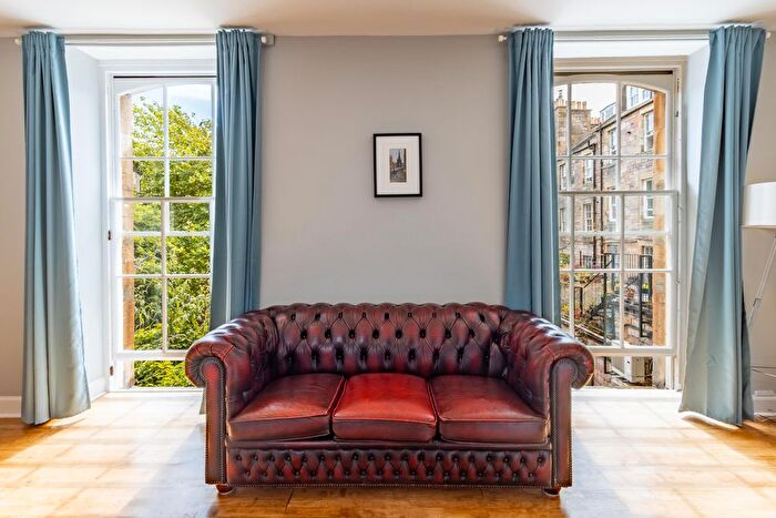 1 Bedroom Flat To Rent In Boyd's Entry, Edinburgh, EH1