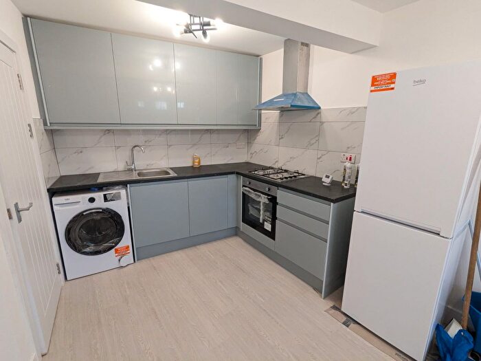 2 Bedroom Maisonette To Rent In Tudor Way, Southgate, N14