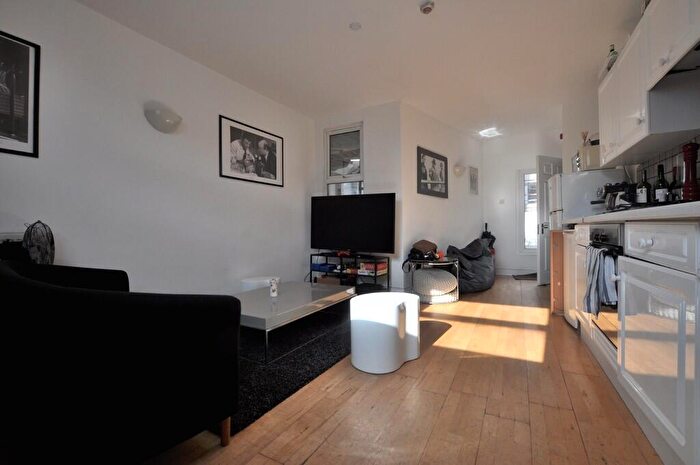 3 Bedroom Apartment To Rent In Old Street, London, EC1