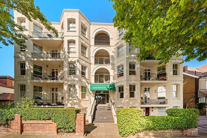1 Bedroom Flat For Sale In Spencer Road, Chiswick, W4