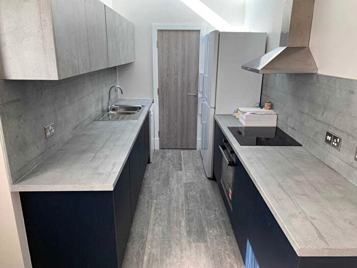 6 Bedroom Terraced House To Rent In Mabfield Road, Fallowfield, M14