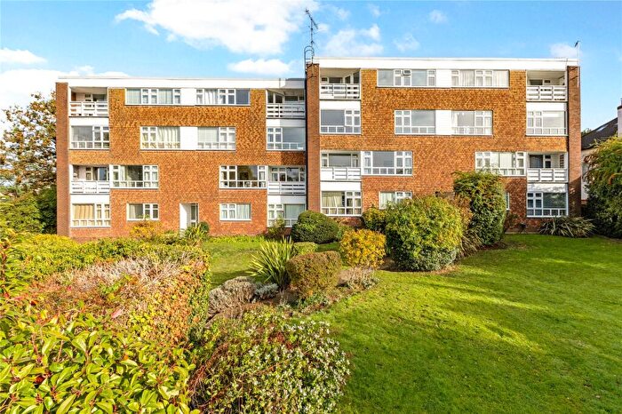 2 Bedroom Flat To Rent In Chesterfield Court, Cranes Park, Surbiton, Surrey, KT5