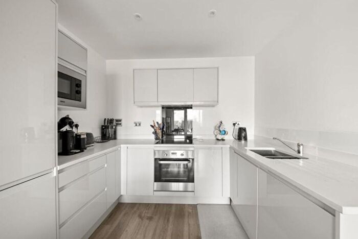 1 Bedroom Flat For Sale In Chailey Place, Hayes, UB3