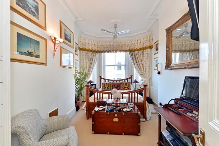 2 Bedroom Flat For Sale In Langham Mansions, Earl's Court Square, Earls Court, London, SW5