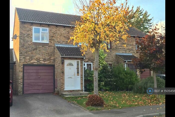 3 Bedroom Semi-Detached House To Rent In Sellafield Way, Reading, RG6