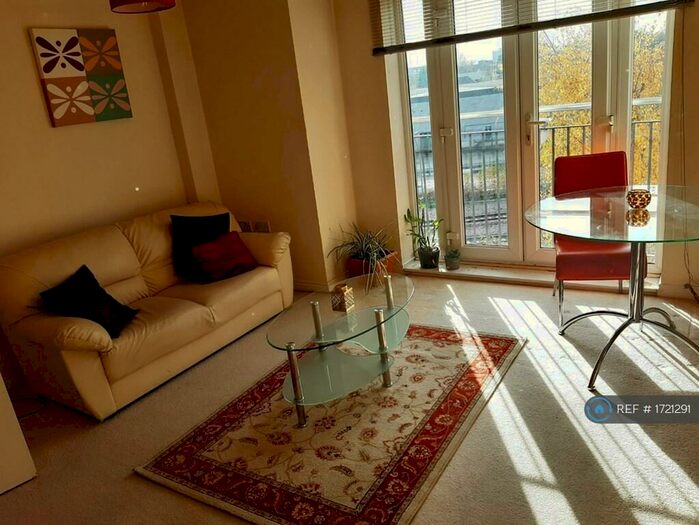 2 Bedroom Flat To Rent In Middlewood Street, Salford, M5