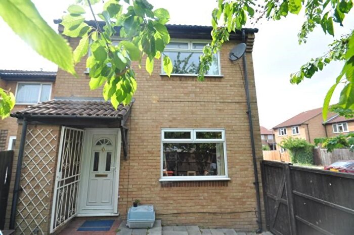 2 Bedroom Property To Rent In Two Bedroom, Hogarth Crescent, Colliers Wood, SW19