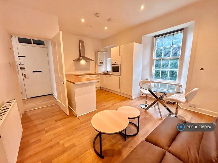 2 Bedroom Flat To Rent In Queen Street, Stirling, FK8