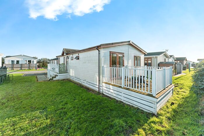 3 Bedroom Mobile/park Home For Sale In Cambridge Road, Stretham, Ely, CB6