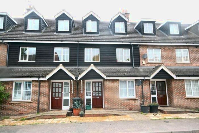 3 Bedroom Flat To Rent In Waterside, Chesham, HP5