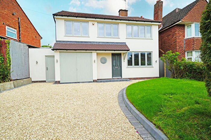 3 Bedroom Detached House For Sale In Hanbury Road, Dorridge, B93