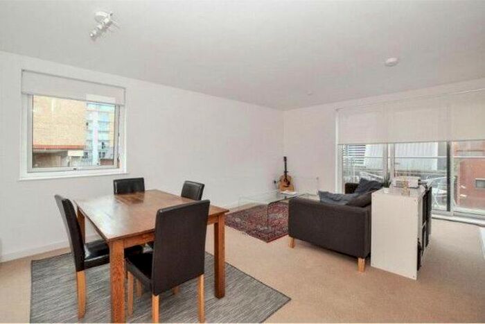 2 Bedroom Flat To Rent In Addiscombe Grove, Croydon, CR0