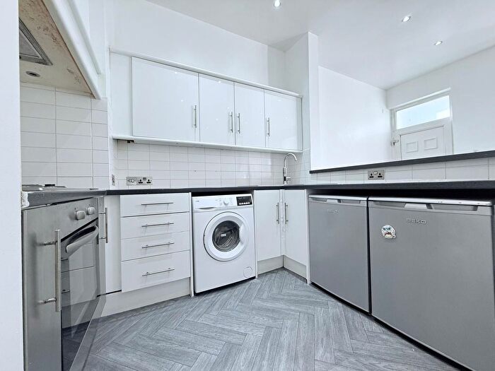 2 Bedroom Property To Rent In Elm Avenue, Nottingham, NG3