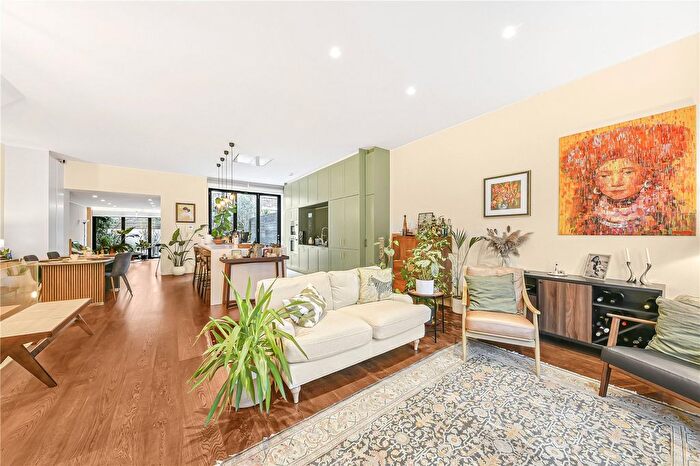 3 Bedroom Flat To Rent In Howitt Road, London, NW3