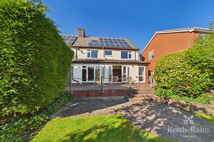4 Bedroom Semi Detached House For Sale In Grove Road, Brimington, Chesterfield, Derbyshire, S43