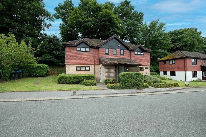 Flat To Rent In Station Approach, Coulsdon, CR5