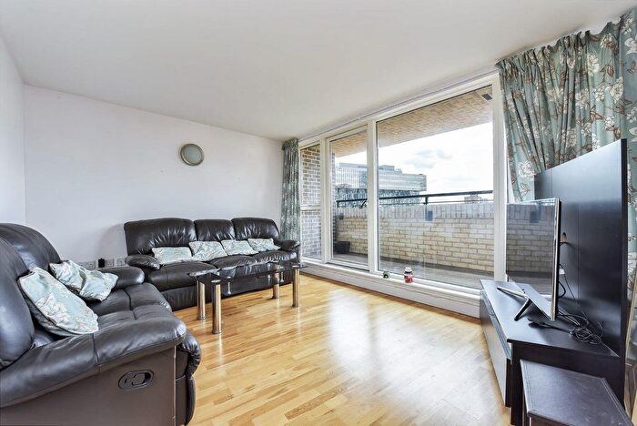 3 Bedroom Flat To Rent In Bear Lane, London, SE1