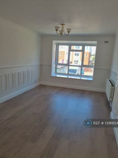 4 Bedroom Flat To Rent In Ibscott Close, Dagenham, RM10