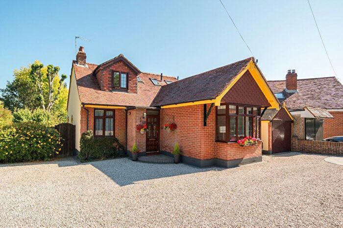 4 Bedroom Detached Bungalow For Sale In Woodlands Grove, Waterlooville, PO7