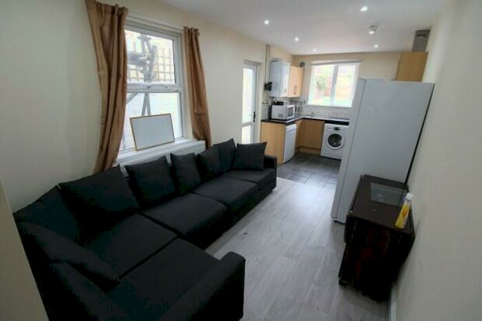 6 Bedroom Terraced House To Rent In Dalton Street Cardiff, CF24