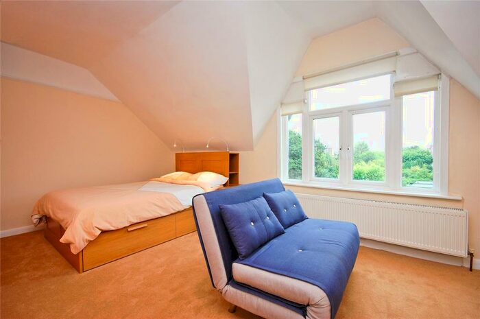 Studio To Rent In Melrose Avenue, London, NW2