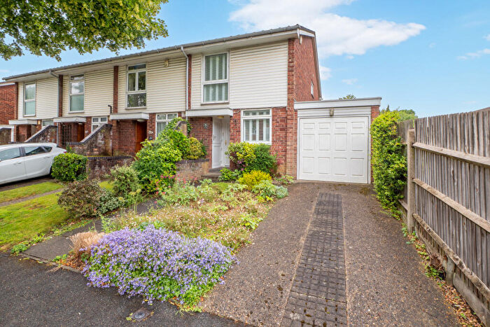 2 Bedroom End Of Terrace House For Sale In Stanley Road, Sutton, SM2