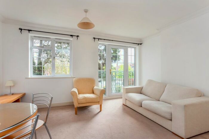 1 Bedroom Flat To Rent In St. Leonards Road, Windsor, SL4