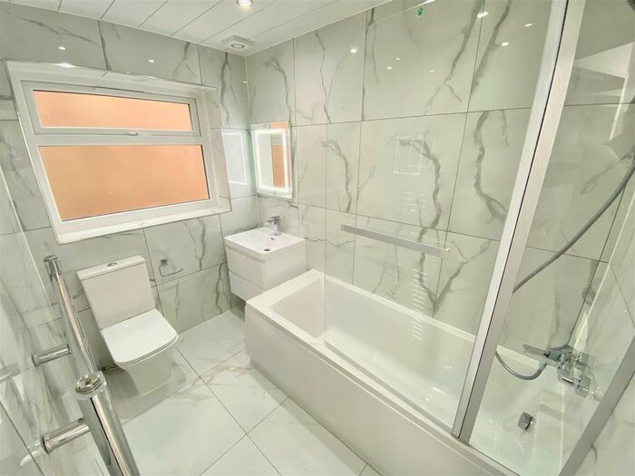 5 Bedroom Detached House To Rent In Berkeley Close, Potters Bar, EN6