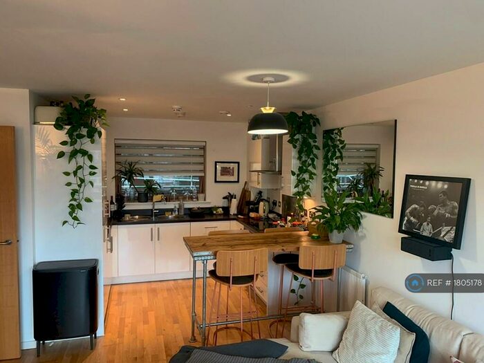 2 Bedroom Flat To Rent In Enid Street, London, SE16