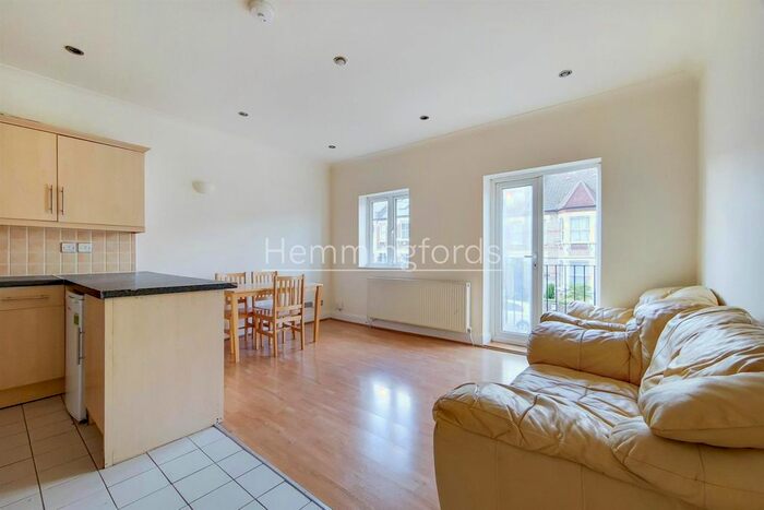 1 Bedroom Flat To Rent In Dagmar Road, Alexandra Palace, N22