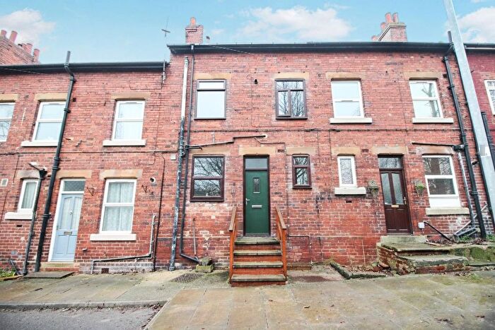 4 Bedroom Terraced House For Sale In Sunnybank, Micklefield, Leeds, LS25