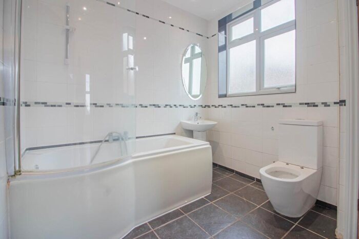 1 Bedroom Terraced House To Rent In Flat Newcastle Drive, Nottingham, NG7