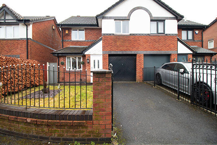 3 Bedroom Semi Detached House For Sale In Brentwood Drive, Farnworth, Bolton, BL4